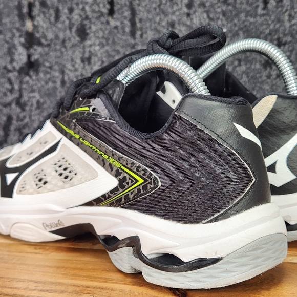 Mizuno Wave Lightning Z5 Womens Volleyball Shoe Sz 8.5 White Black 430263-0090 - Picture 8 of 16
